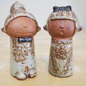 Vintage Japan UCTCI pottery salt pepper shakers folk art couple VGUC!